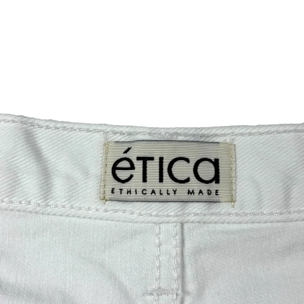 ETICA COTTON VINTAGE WHITE HAVEN HIGH RISE RELAXED RAW HEM BUTTON FLY SHORTS